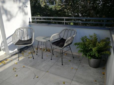 Szary zestaw rattanowy na balkon boho