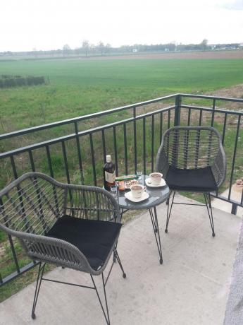 Szary zestaw rattanowy na balkon boho