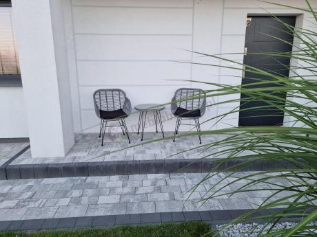 Szary zestaw rattanowy na balkon boho