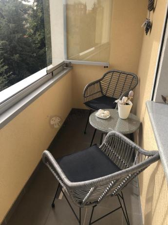 Szary zestaw rattanowy na balkon boho