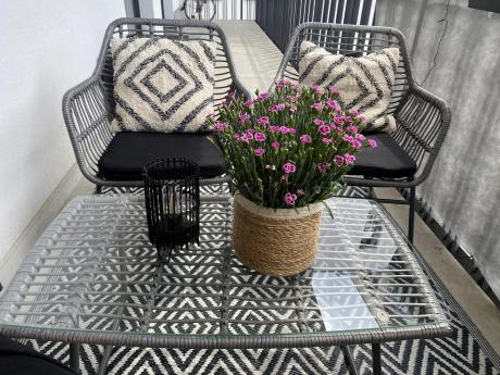 Szary zestaw rattanowy na balkon Torgiano Set