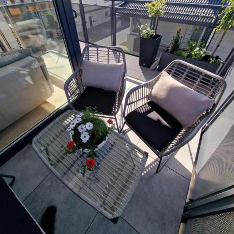 Szary zestaw rattanowy na balkon Torgiano Set