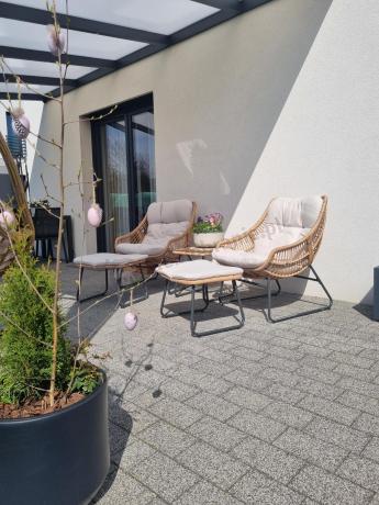 Technorattanowe meble na taras w stylu boho - 2 fotele z podnóżkami - Torgiano Duo - Brown