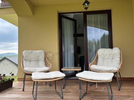 Technorattanowe meble na taras w stylu boho - 2 fotele z podnóżkami - Torgiano Duo - Brown