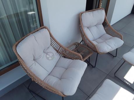 Technorattanowe meble na taras w stylu boho - 2 fotele z podnóżkami - Torgiano Duo - Brown