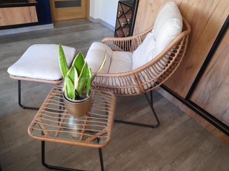 Technorattanowe meble na taras w stylu boho - 2 fotele z podnóżkami - Torgiano Duo - Brown