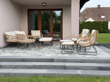 Technorattanowe meble na taras w stylu boho - 2 fotele z podnóżkami - Torgiano Duo - Brown