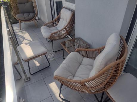 Technorattanowe meble na taras w stylu boho - 2 fotele z podnóżkami - Torgiano Duo - Brown