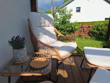 Technorattanowe meble na taras w stylu boho - 2 fotele z podnóżkami - Torgiano Duo - Brown