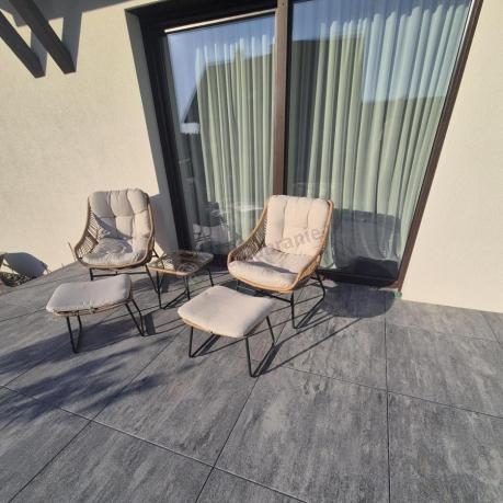 Technorattanowe meble na taras w stylu boho - 2 fotele z podnóżkami - Torgiano Duo - Brown