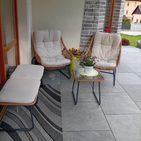 Technorattanowe meble na taras w stylu boho - 2 fotele z podnóżkami - Torgiano Duo - Brown