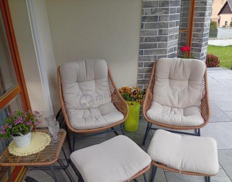 Technorattanowe meble na taras w stylu boho - 2 fotele z podnóżkami - Torgiano Duo - Brown