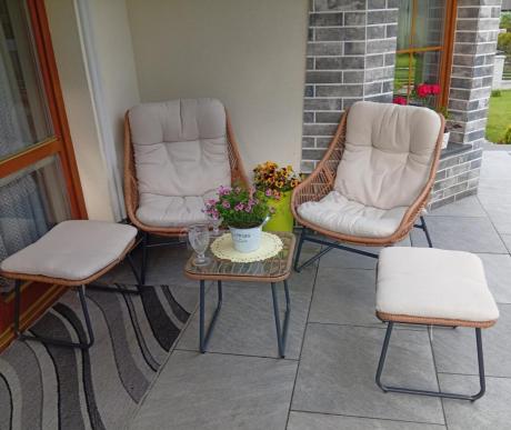 Technorattanowe meble na taras w stylu boho - 2 fotele z podnóżkami - Torgiano Duo - Brown