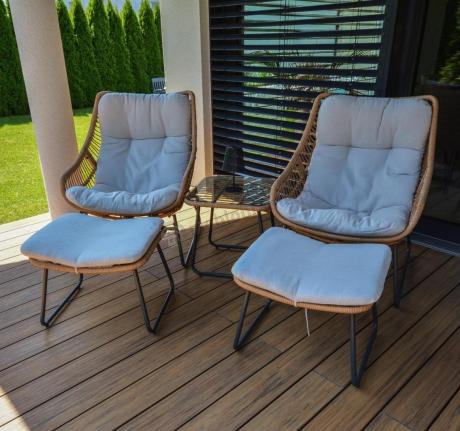 Technorattanowe meble na taras w stylu boho - 2 fotele z podnóżkami - Torgiano Duo - Brown