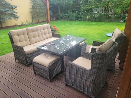 Technorattanowy komplet mebli ogrodowych z sofą, 2 fotelami i 2 pufami - Fiorento Brown