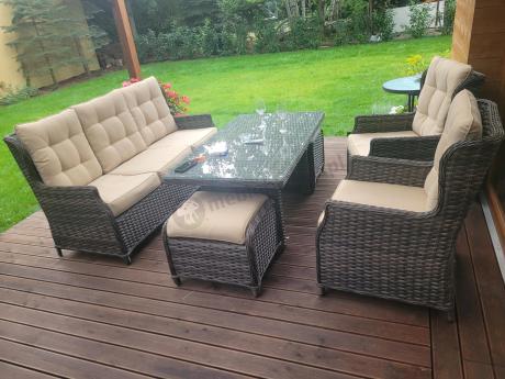 Technorattanowy komplet mebli ogrodowych z sofą, 2 fotelami i 2 pufami - Fiorento Brown