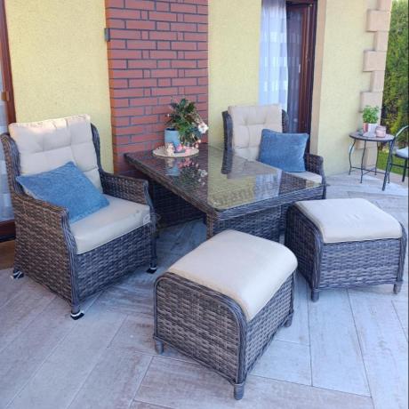 Technorattanowy komplet mebli ogrodowych z sofą, 2 fotelami i 2 pufami - Fiorento Brown