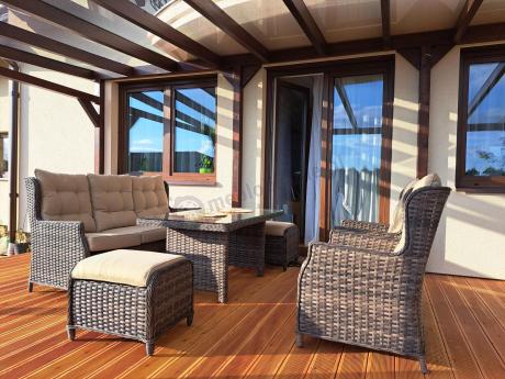 Technorattanowy komplet mebli ogrodowych z sofą, 2 fotelami i 2 pufami - Fiorento Brown