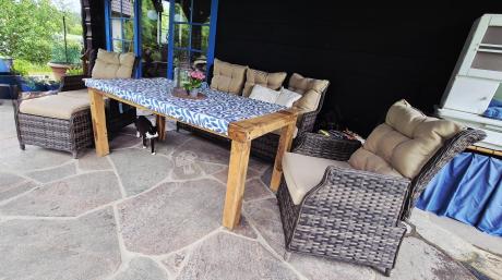 Technorattanowy komplet mebli ogrodowych z sofą, 2 regulowanymi fotelami i 2 pufami - Fiorento Brown Polywood