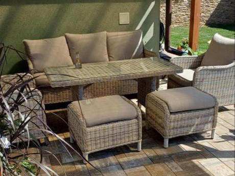 Technorattanowy komplet mebli z sofą 180cm, fotelami, pufami i wysokim stołem Novici Dining Beige