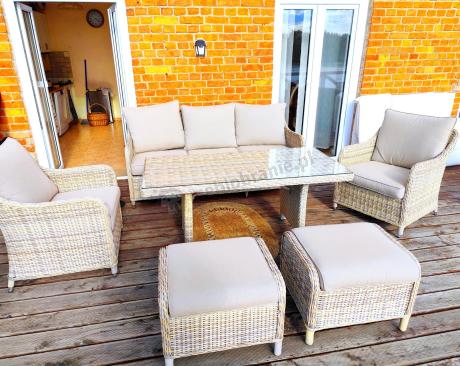 Technorattanowy komplet mebli z sofą 180cm, fotelami, pufami i wysokim stołem Novici Dining Beige