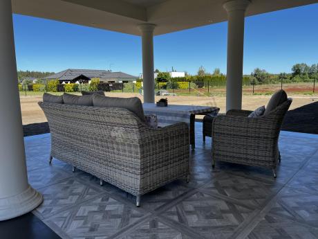 Technorattanowy komplet mebli z sofą 180cm, fotelami, pufami i wysokim stołem Novici Dining Beige