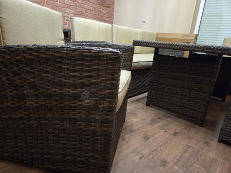 Technorattanowy komplet mebli z wysokim stołem, sofą 186cm, fotelami i pufami Cofete Dining – Brown