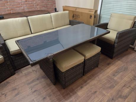 Technorattanowy komplet mebli z wysokim stołem, sofą 186cm, fotelami i pufami Cofete Dining – Brown