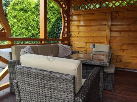 Technorattanowy komplet mebli z wysokim stołem, sofą 186cm, fotelami i pufami Cofete Dining – Brown