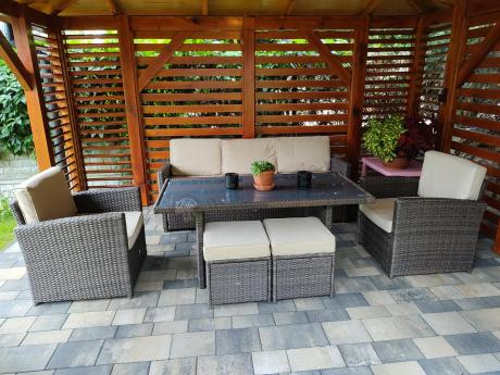 Technorattanowy komplet mebli z wysokim stołem, sofą 186cm, fotelami i pufami Cofete Dining – Brown