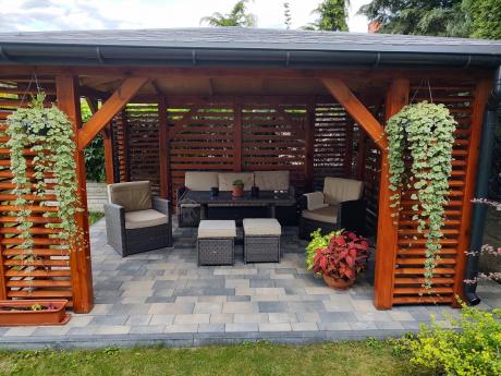 Technorattanowy komplet mebli z wysokim stołem, sofą 186cm, fotelami i pufami Cofete Dining – Brown