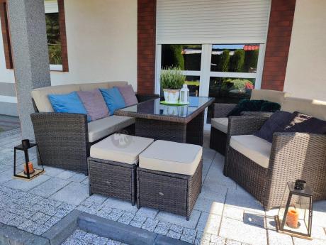 Technorattanowy komplet mebli z wysokim stołem, sofą 186cm, fotelami i pufami Cofete Dining – Brown