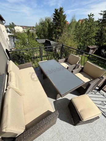 Technorattanowy komplet mebli z wysokim stołem, sofą 186cm, fotelami i pufami Cofete Dining – Brown