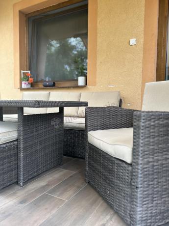 Technorattanowy komplet mebli z wysokim stołem, sofą 186cm, fotelami i pufami Cofete Dining – Brown