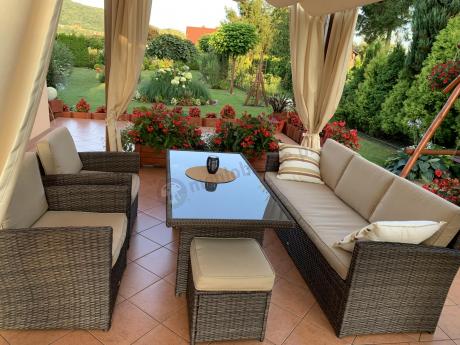 Technorattanowy komplet mebli z wysokim stołem, sofą 186cm, fotelami i pufami Cofete Dining – Brown