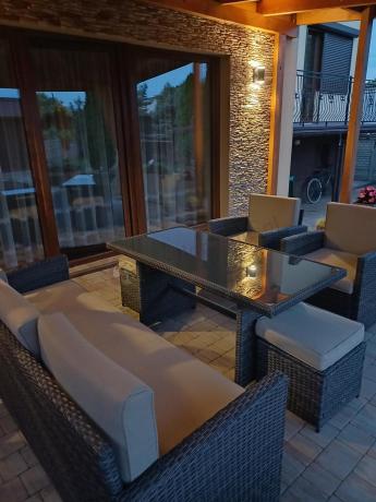 Technorattanowy komplet mebli z wysokim stołem, sofą 186cm, fotelami i pufami Cofete Dining – Brown