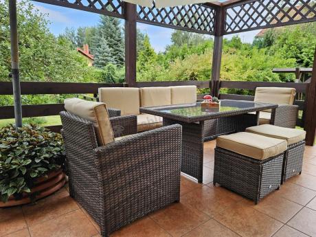 Technorattanowy komplet mebli z wysokim stołem, sofą 186cm, fotelami i pufami Cofete Dining – Brown