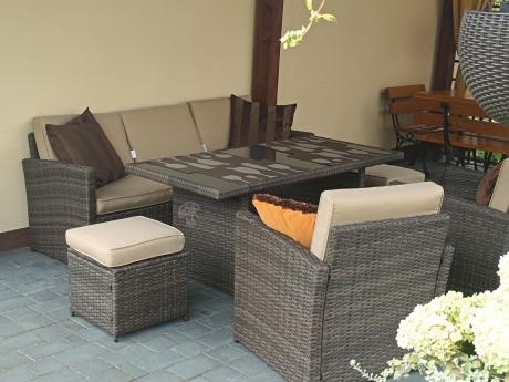 Technorattanowy komplet mebli z wysokim stołem, sofą 186cm, fotelami i pufami Cofete Dining – Brown