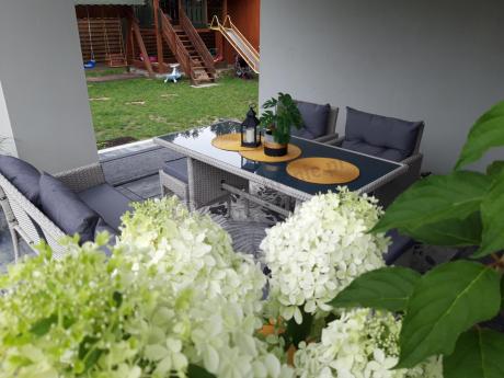 Technorattanowy komplet ogrodowy z sofą 175cm i wysokim stołem Perata Dining Grey