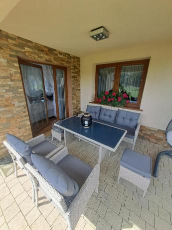 Technorattanowy komplet ogrodowy z sofą 175cm i wysokim stołem Perata Dining Grey