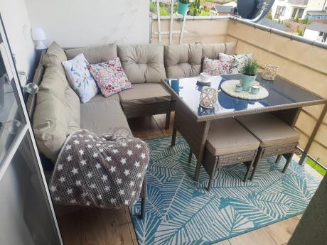 narożnik ogrodowy z wysokim stołem