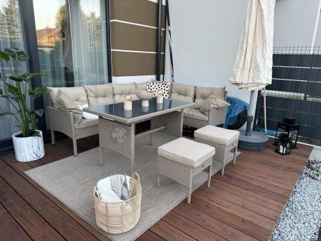 narożnik ogrodowy z wysokim stołem