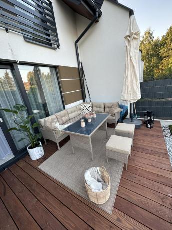 narożnik ogrodowy z wysokim stołem