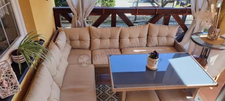 narożnik ogrodowy z wysokim stołem