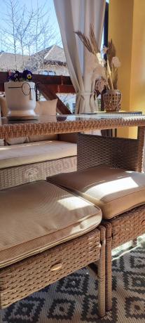 narożnik ogrodowy z wysokim stołem