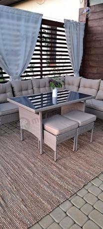 narożnik ogrodowy z wysokim stołem