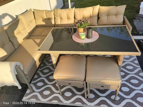 narożnik ogrodowy z wysokim stołem