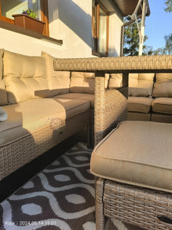 narożnik ogrodowy z wysokim stołem