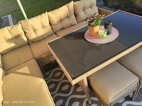 narożnik ogrodowy z wysokim stołem