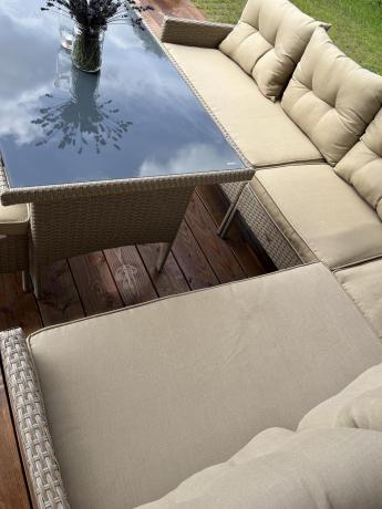 narożnik ogrodowy z wysokim stołem